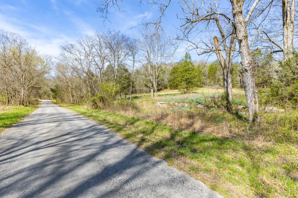 2739 Pickens Rd Lynnville, TN 38472