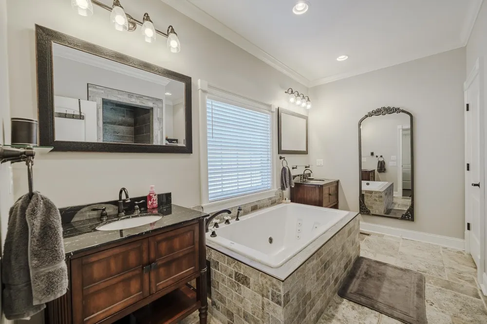 340 GRAND OAKS CV Savannah, TN 38372