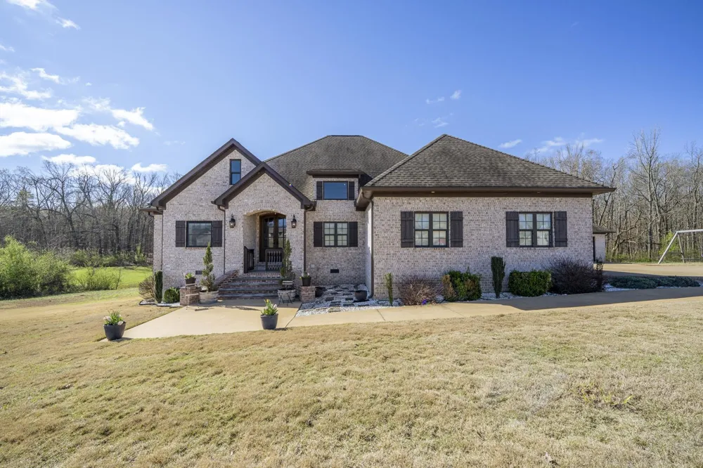 340 GRAND OAKS CV Savannah, TN 38372