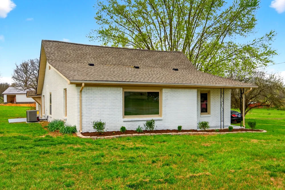 946 Clearview Rd Cottontown, TN 37048