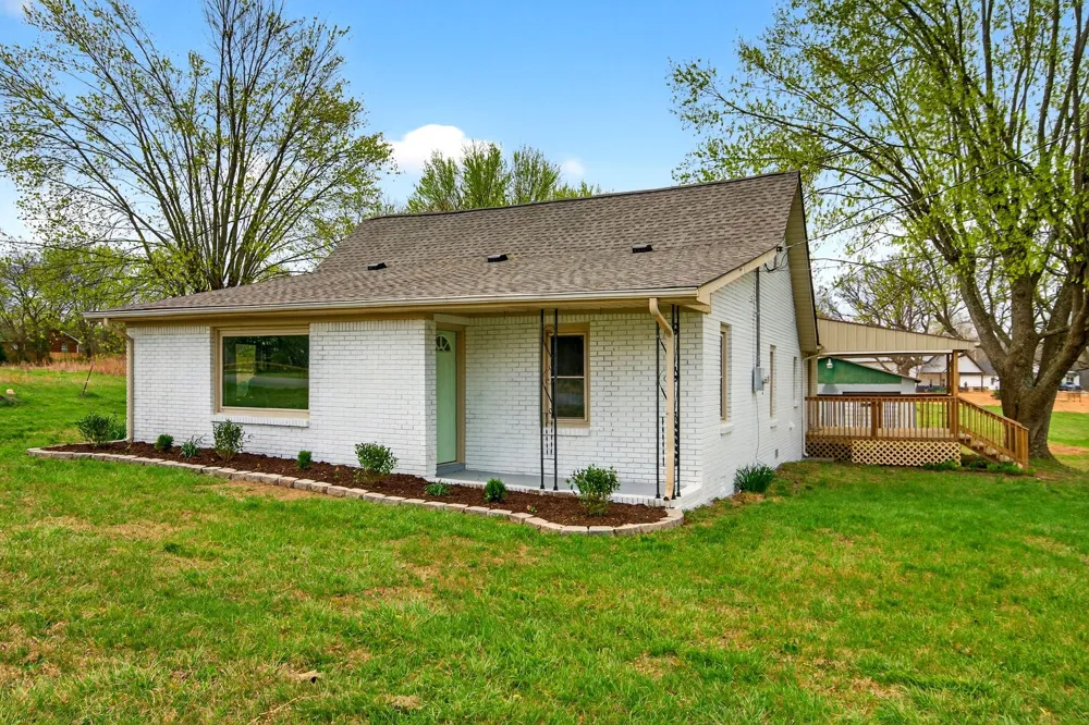 946 Clearview Rd Cottontown, TN 37048