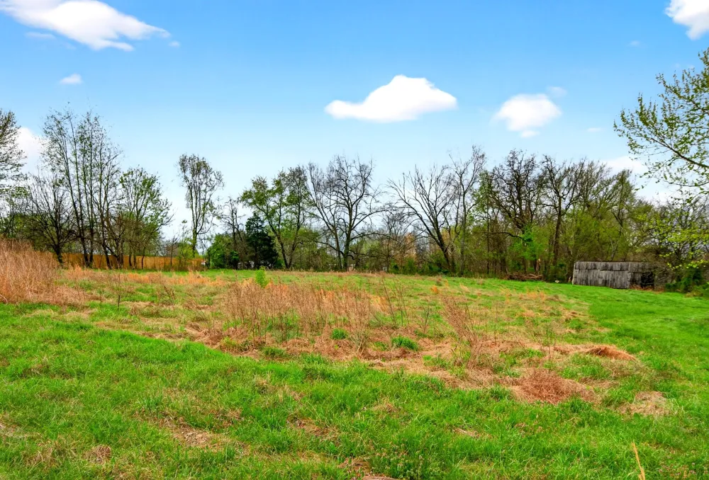946 Clearview Rd Cottontown, TN 37048