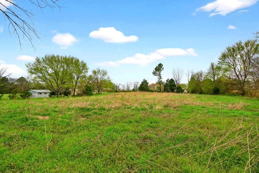 946 Clearview Rd Cottontown, TN 37048