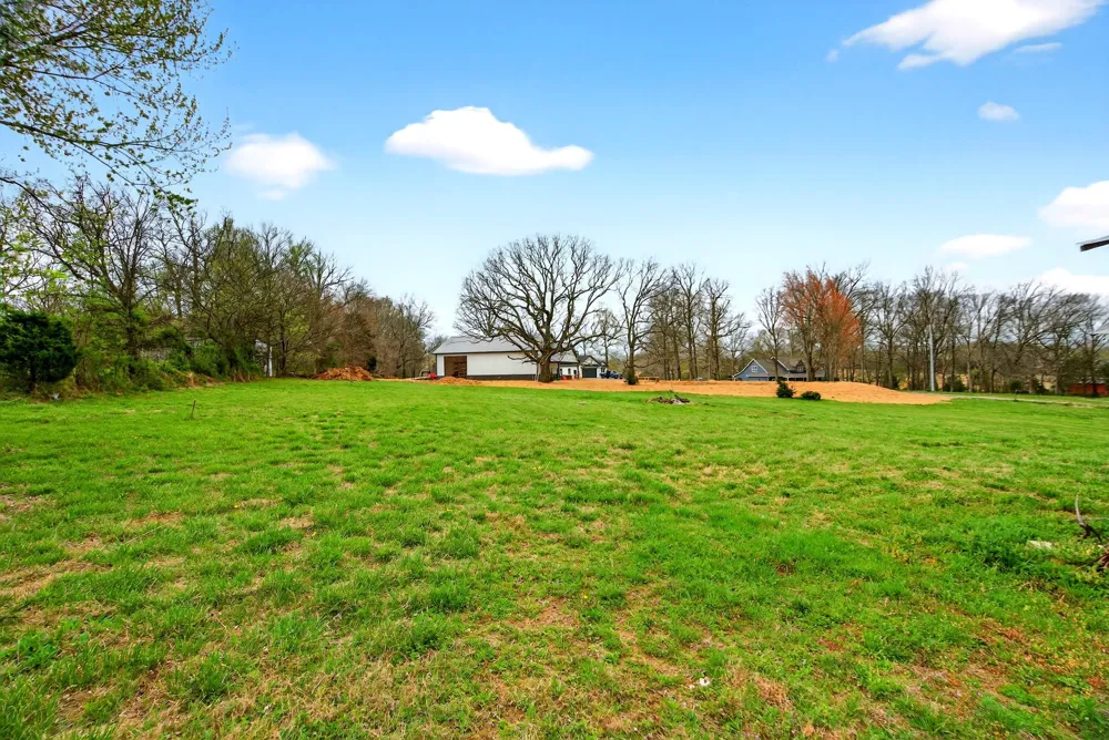 946 Clearview Rd Cottontown, TN 37048