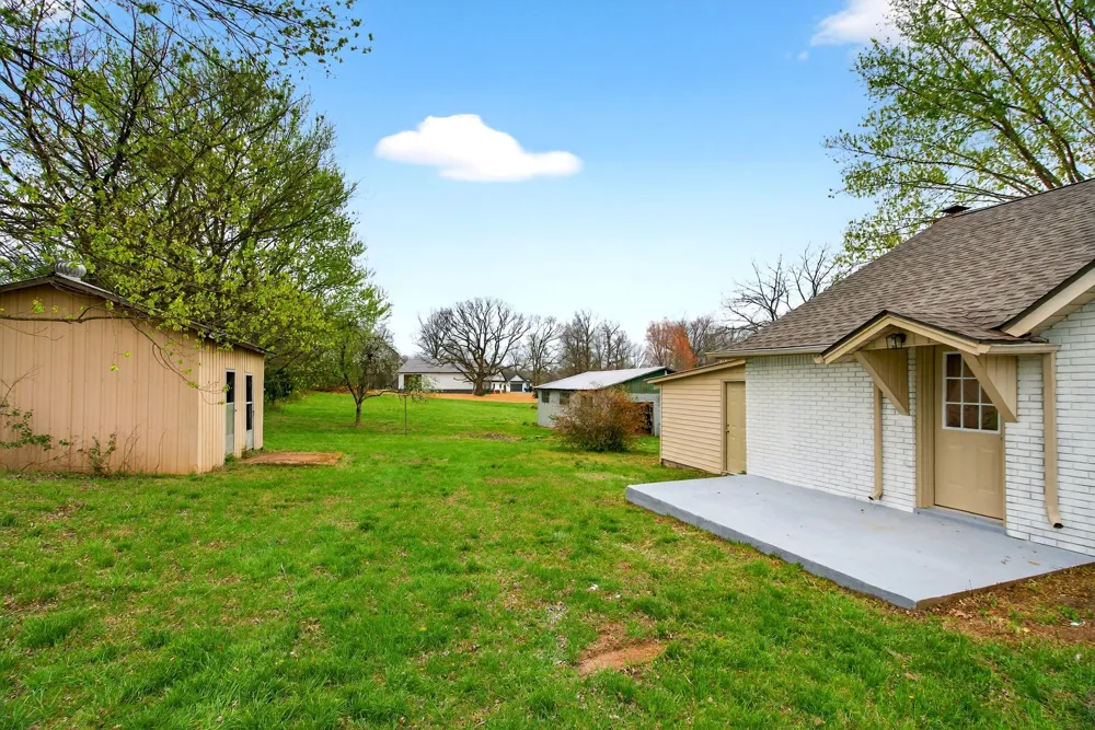 946 Clearview Rd Cottontown, TN 37048