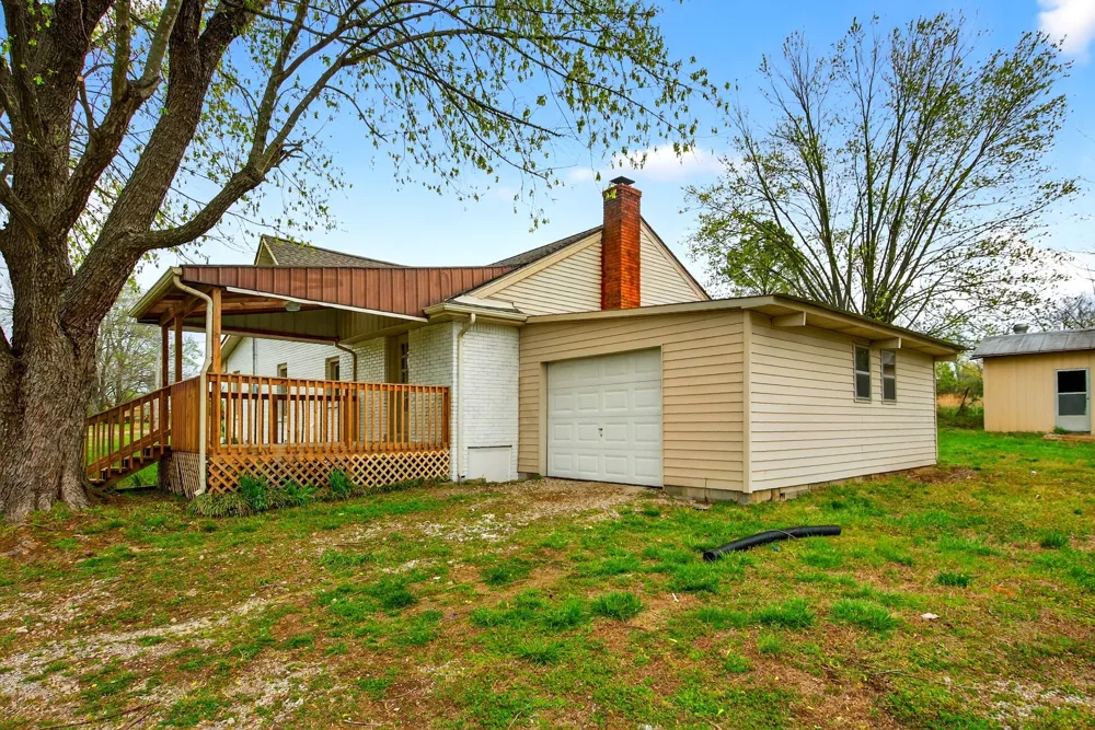 946 Clearview Rd Cottontown, TN 37048