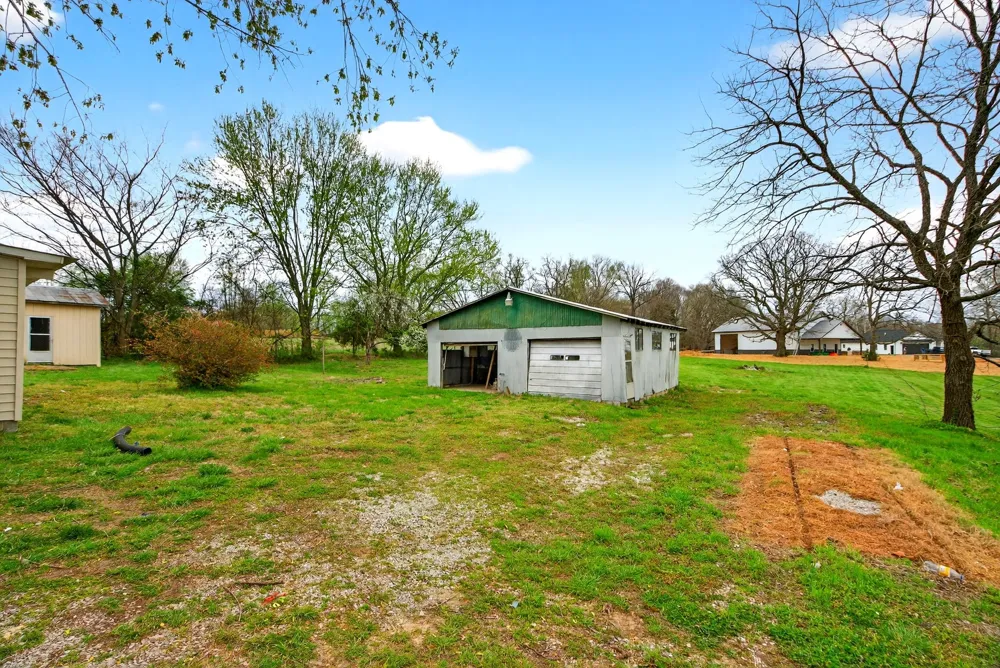 946 Clearview Rd Cottontown, TN 37048