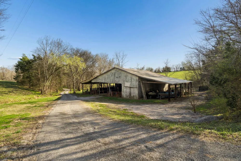 697 Johnson Branch Rd Williamsport, TN 38487