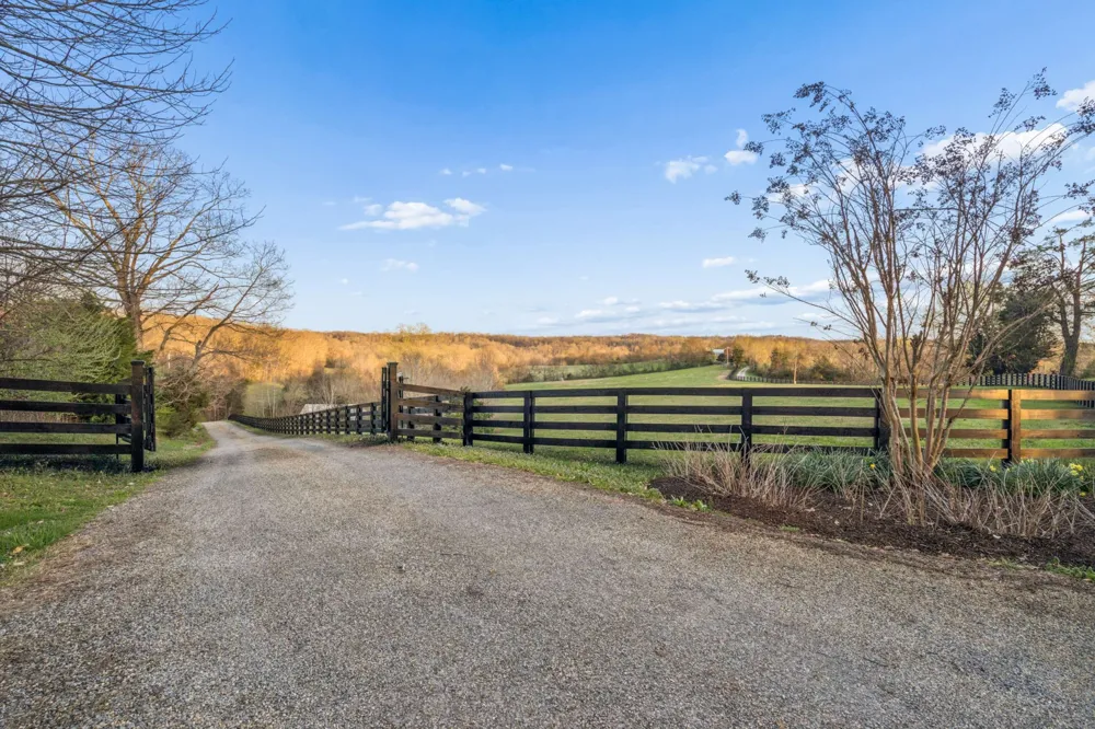 697 Johnson Branch Rd Williamsport, TN 38487