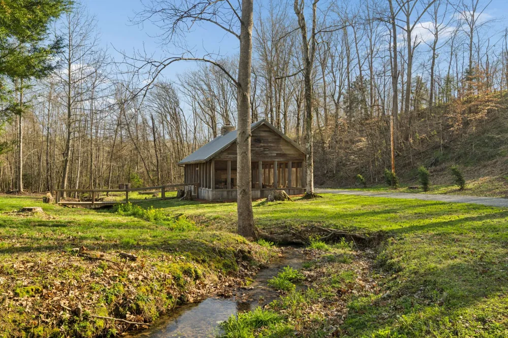 697 Johnson Branch Rd Williamsport, TN 38487