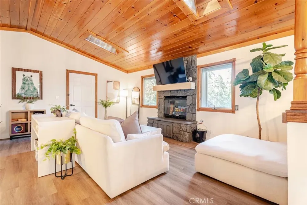 24656 Bernard Crestline, CA 92325