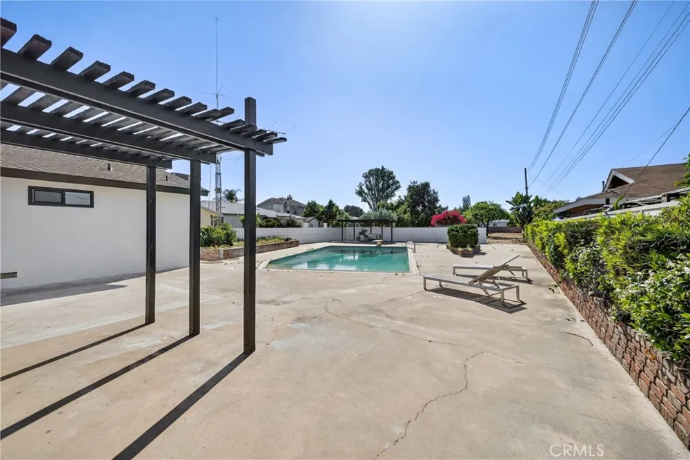 15529 Cornuta Bellflower, CA 90706