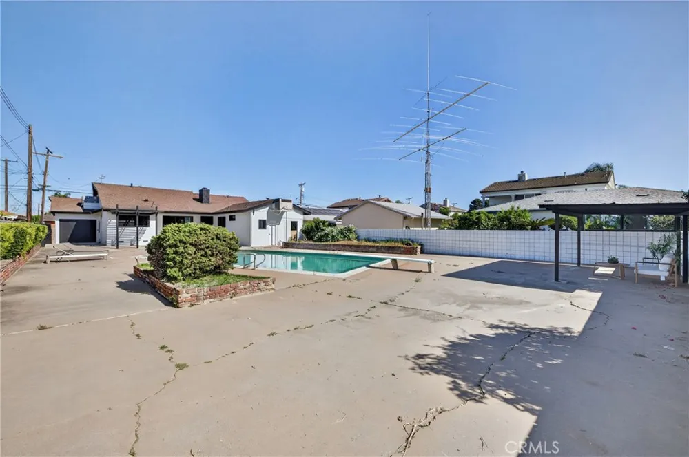 15529 Cornuta Bellflower, CA 90706
