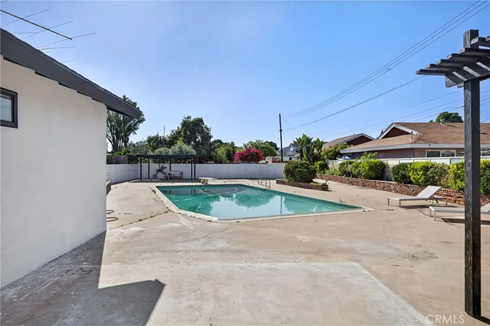 15529 Cornuta Bellflower, CA 90706