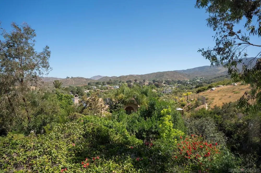 2914 STONEFIELD DR Jamul, CA 91935