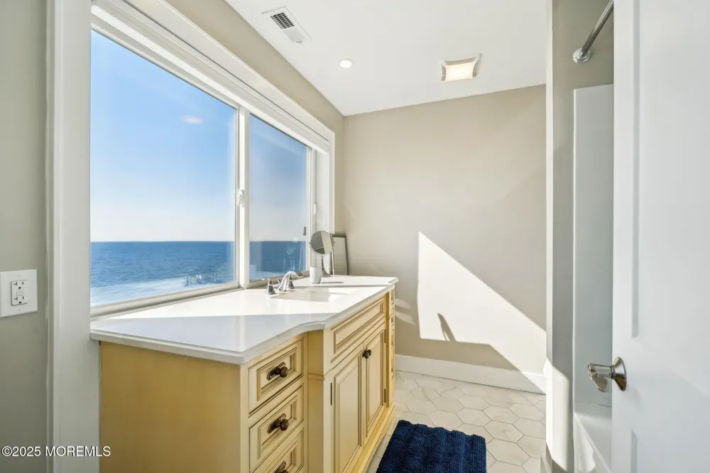 27 S Beach Drive Cape May Court House, NJ 08210