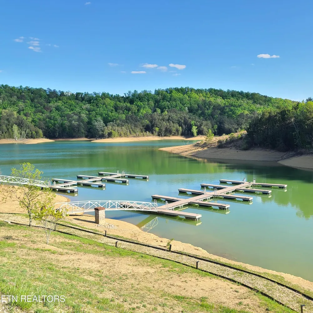 30 Emerald Isle Blvd Dandridge, TN 37725