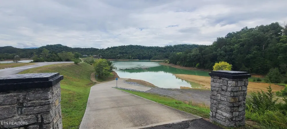 30 Emerald Isle Blvd Dandridge, TN 37725
