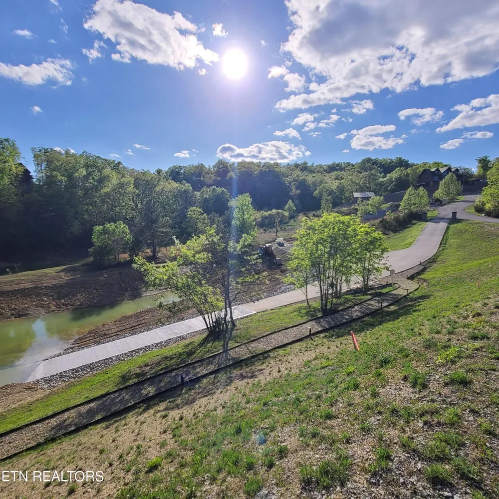 30 Emerald Isle Blvd Dandridge, TN 37725
