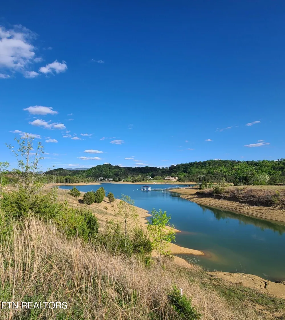 30 Emerald Isle Blvd Dandridge, TN 37725