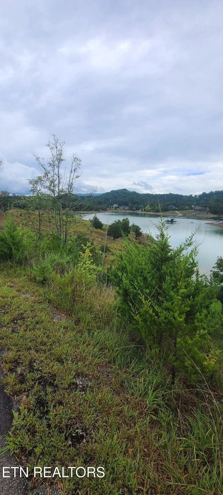 30 Emerald Isle Blvd Dandridge, TN 37725