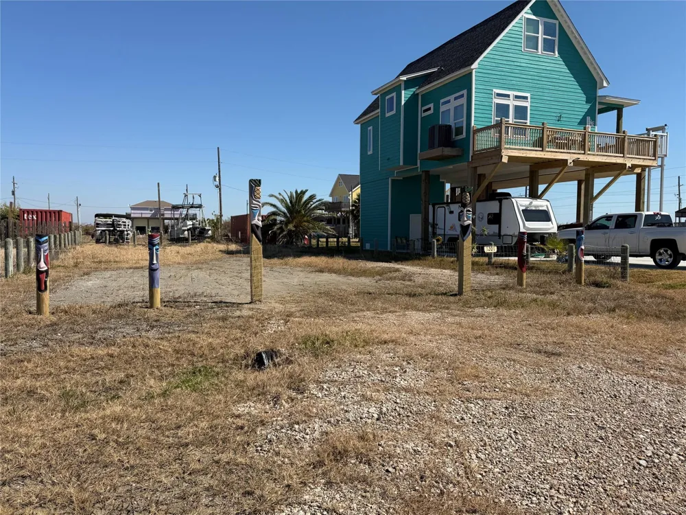 1201 Rollover Circle Gilchrist, TX 77617