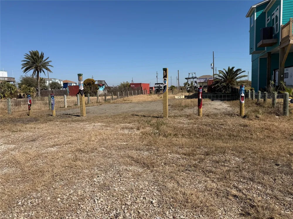 1201 Rollover Circle Gilchrist, TX 77617