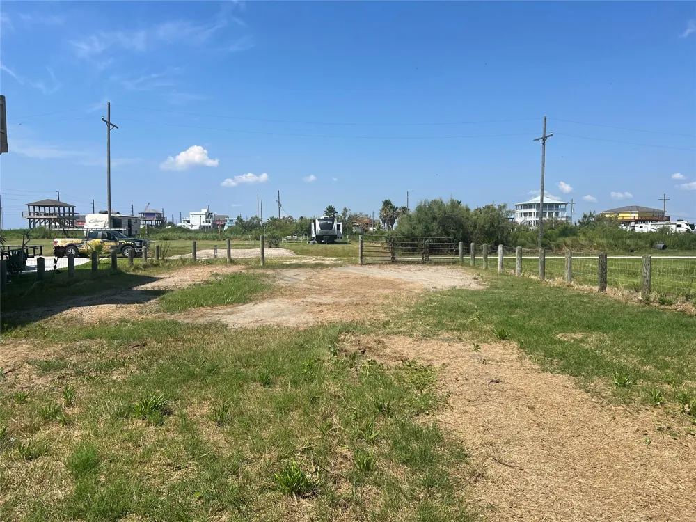1201 Rollover Circle Gilchrist, TX 77617