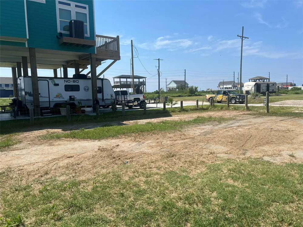 1201 Rollover Circle Gilchrist, TX 77617