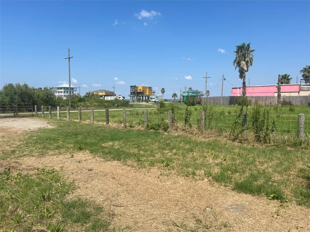 1201 Rollover Circle Gilchrist, TX 77617