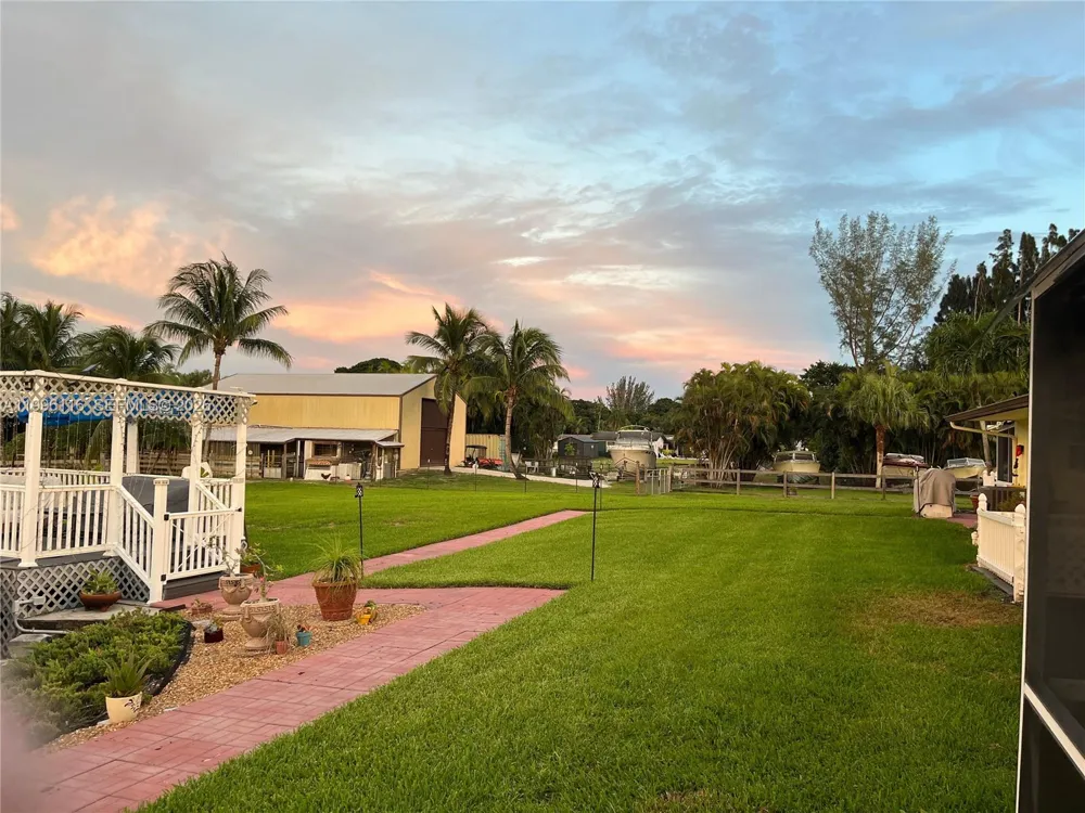 18901 SW 63rd St Southwest Ranches, FL 33332