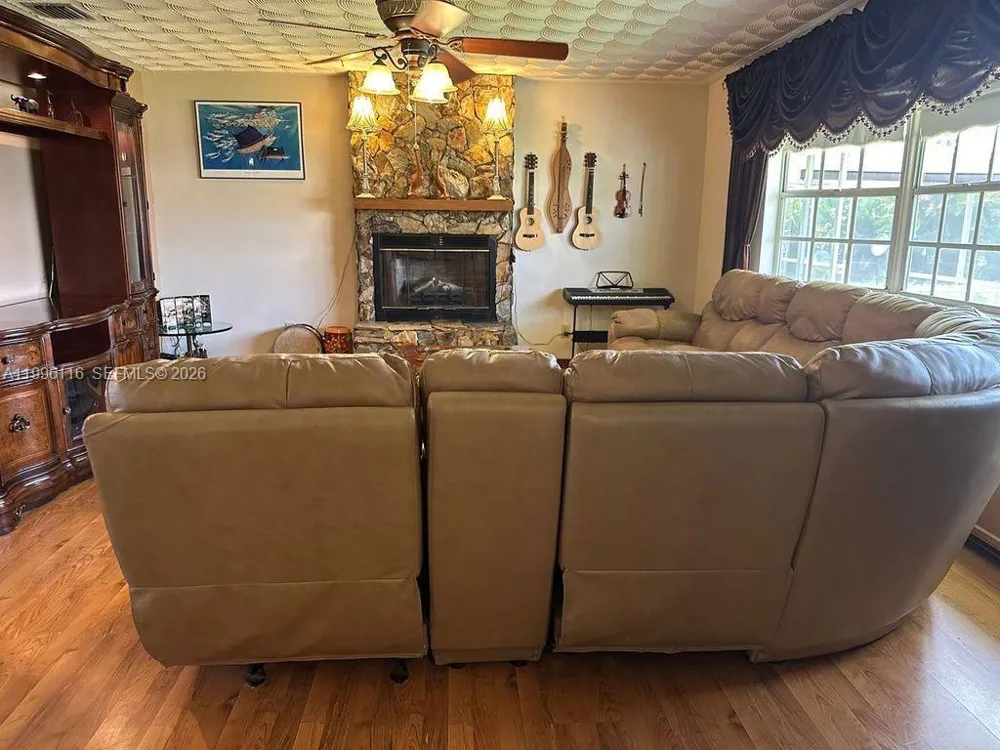 18901 SW 63rd St Southwest Ranches, FL 33332