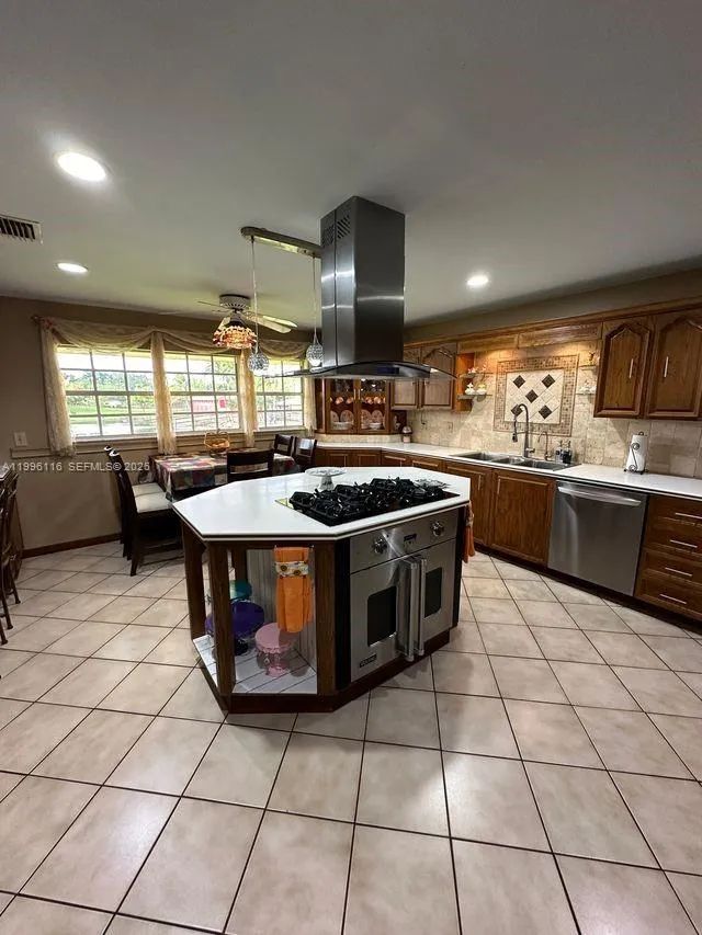 18901 SW 63rd St Southwest Ranches, FL 33332