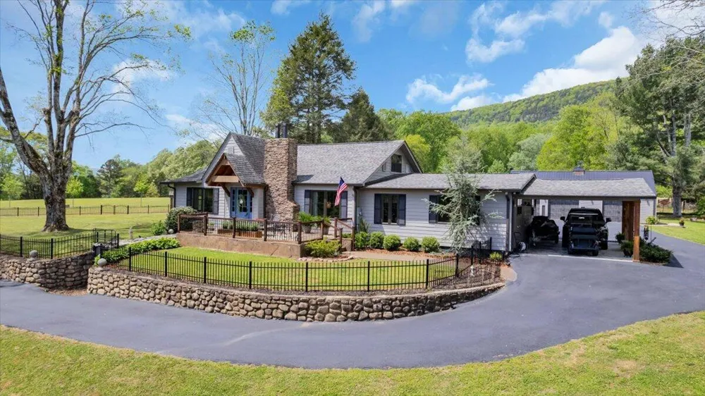 7463 Valley View Highway Whitwell, TN 37397