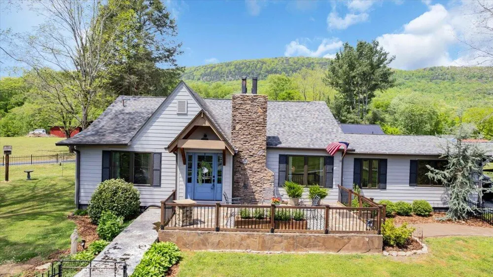 7463 Valley View Highway Whitwell, TN 37397