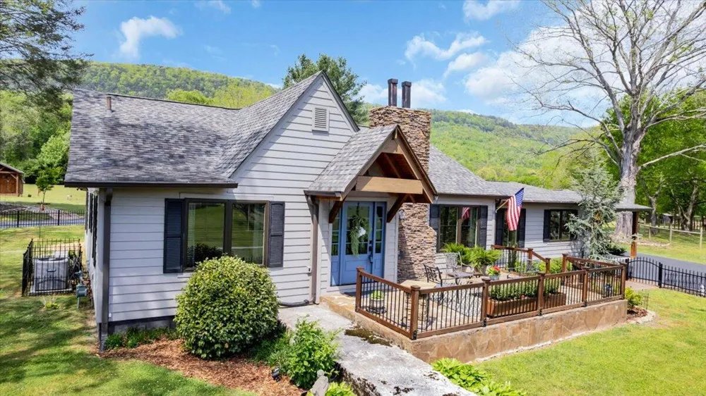 7463 Valley View Highway Whitwell, TN 37397