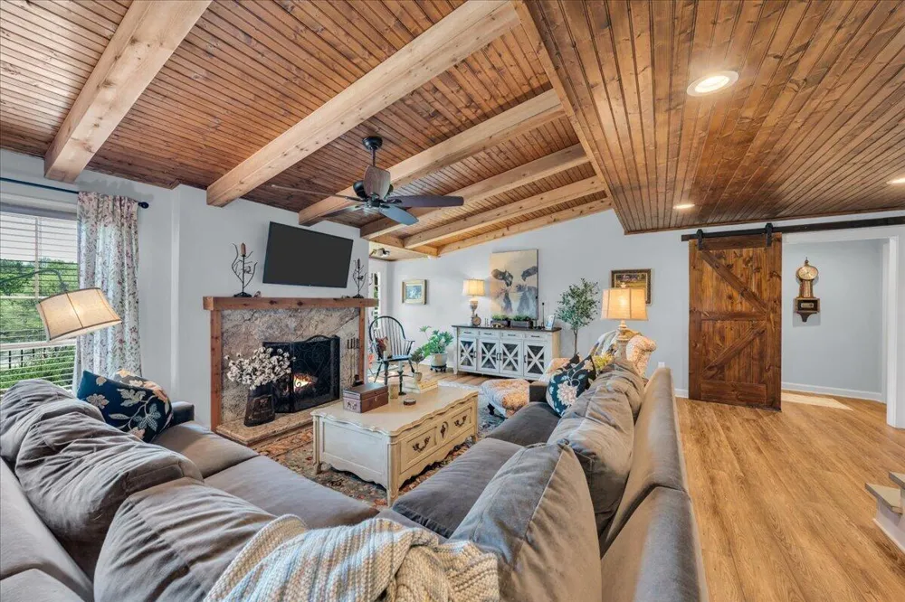 7463 Valley View Highway Whitwell, TN 37397