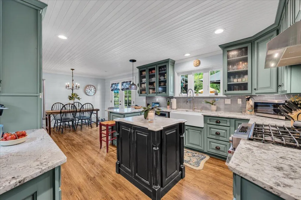 7463 Valley View Highway Whitwell, TN 37397
