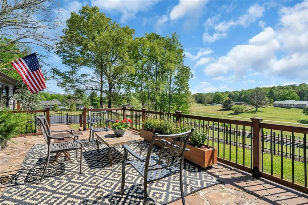 7463 Valley View Highway Whitwell, TN 37397