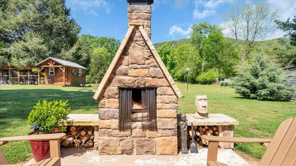 7463 Valley View Highway Whitwell, TN 37397