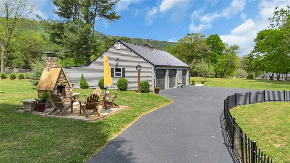 7463 Valley View Highway Whitwell, TN 37397