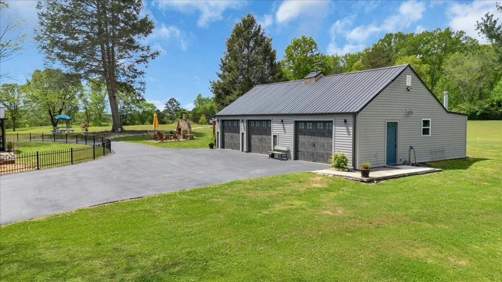 7463 Valley View Highway Whitwell, TN 37397