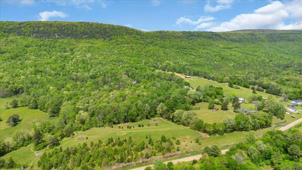 7463 Valley View Highway Whitwell, TN 37397
