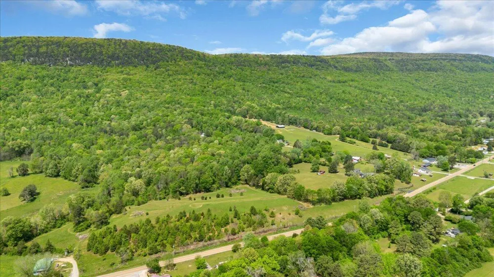7463 Valley View Highway Whitwell, TN 37397