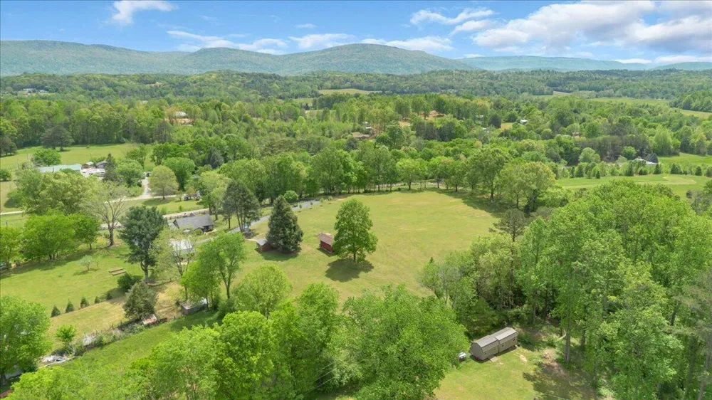 7463 Valley View Highway Whitwell, TN 37397