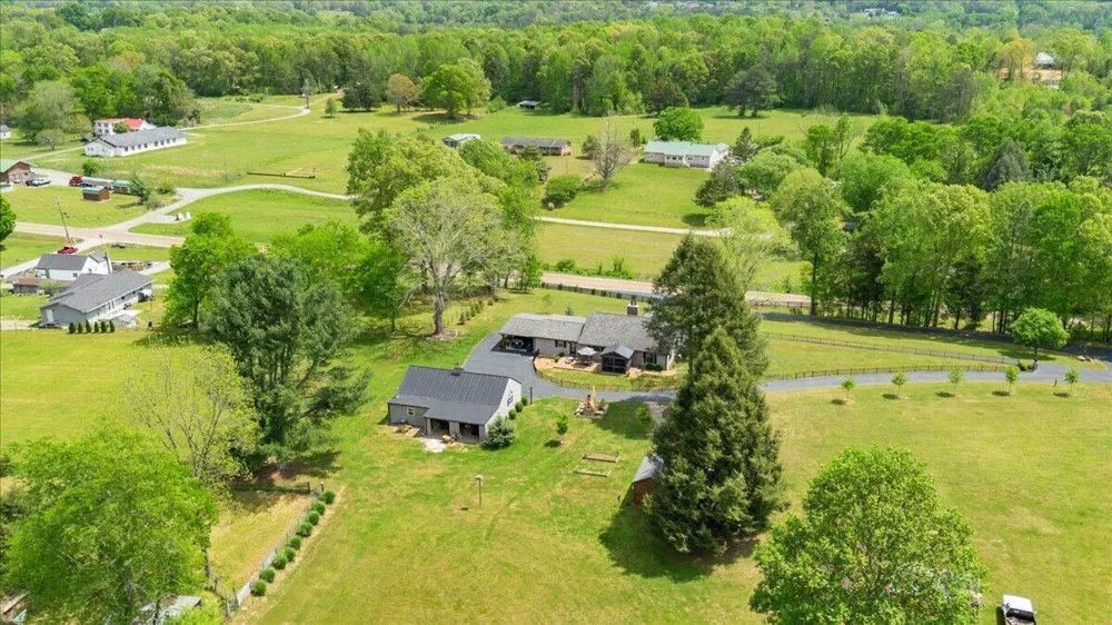 7463 Valley View Highway Whitwell, TN 37397