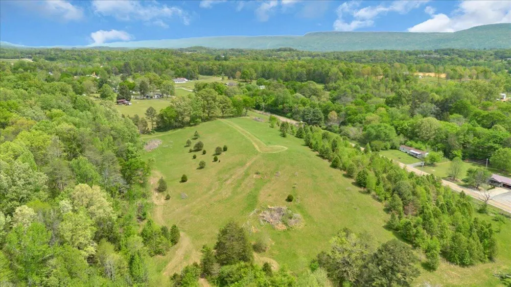 7463 Valley View Highway Whitwell, TN 37397