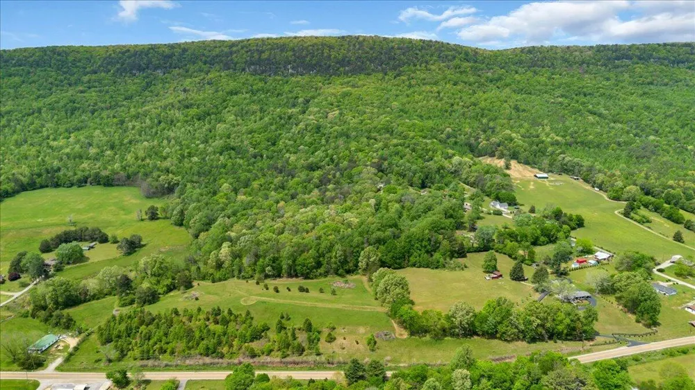 7463 Valley View Highway Whitwell, TN 37397