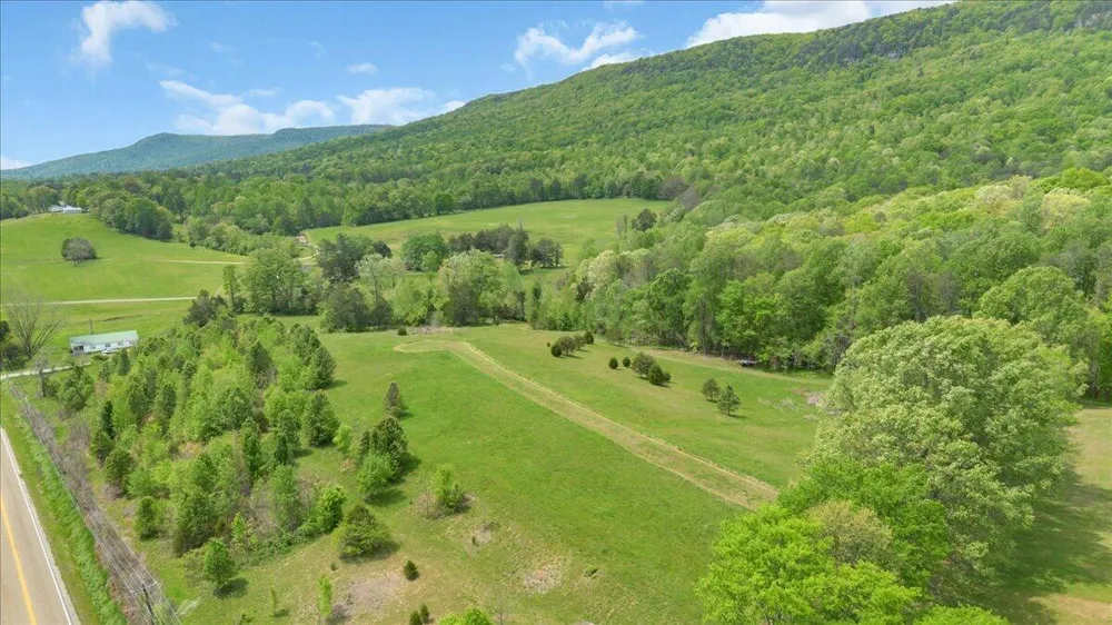 7463 Valley View Highway Whitwell, TN 37397