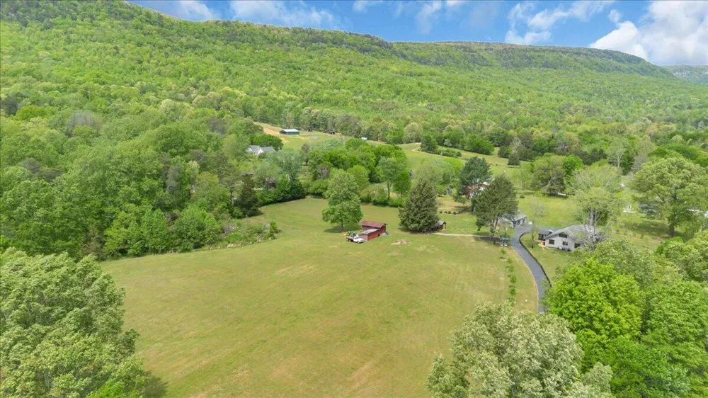 7463 Valley View Highway Whitwell, TN 37397